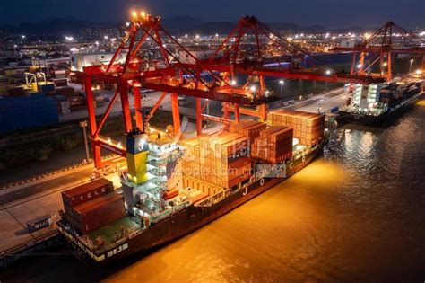 今年上半年上海南港码头汽车出口超15万辆，同比增长近2倍_凤凰网