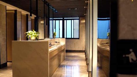 堪比五星级酒店！西安超豪华公厕安装淋浴房，扫码就能用_城市地理-梨视频官网-Pear Video