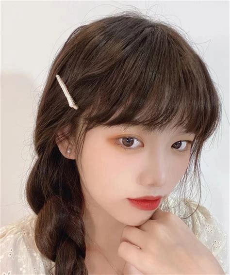 编发造型温柔女生头像