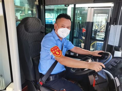 快看！上海交通人的这些夏季制服你都见过吗？——上海热线消费频道