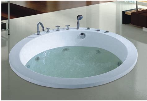 嵌入式亚克力冲浪按摩圆形浴缸 酒店家用双人独立式恒温浴池8610-阿里巴巴