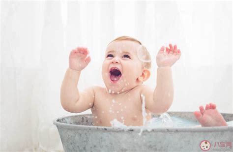一岁以内婴儿需要每天洗澡吗 宝宝没出汗可以不洗澡吗 _八宝网