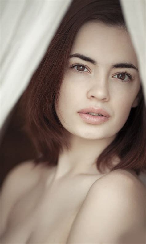 皮肤白嫩的俄国美女模特lidia成人写真手机图片高清壁纸_591彩信网