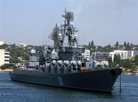 光荣级巡洋舰“乌斯季诺夫元帅”号罕见与“莫斯科”号同框
