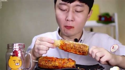 韩国大胃王胖哥吃连啃3条蜂蜜奶油玉米，光看就嘴馋了_腾讯视频