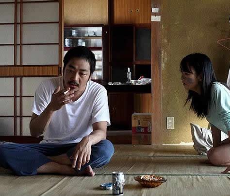 日本《电影旬报》评选出2000年代15佳日语片，《颜》拔得头筹，《爱的曝光》《大逃杀》《千与千寻》入选_其他文化娱乐_什么值得买