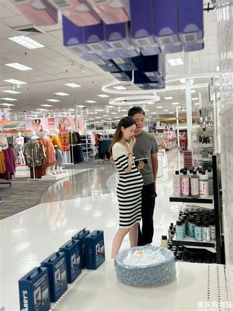 章泽天挺孕肚与刘强东逛超市，居然怀二胎了……-备孕怀孕-重庆购物狂