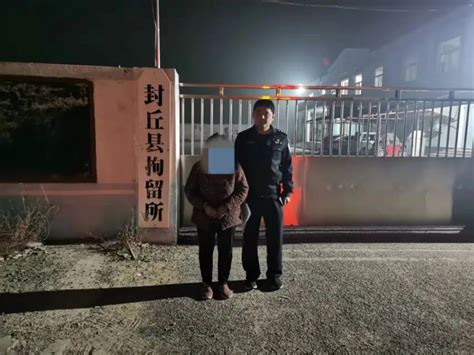 封丘县潘店镇二村民无视法律烧秸秆，被派出所民警抓个正着 - 封丘信息网