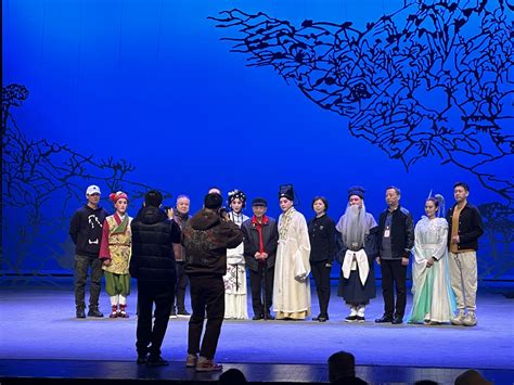 中国评剧院经典剧目《向阳商店》首演完美落幕！