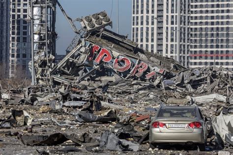 基辅一栋居民楼被炮弹炸出缺口(含视频)_手机新浪网
