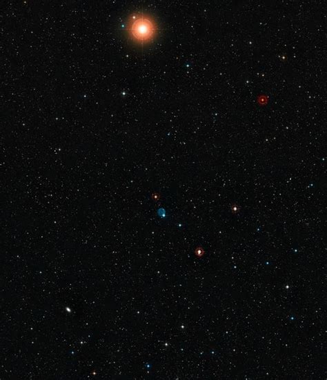 星系065:穿越星际场到一个遥远的星系视频素材_ID:VCG42N1226268129-VCG.COM