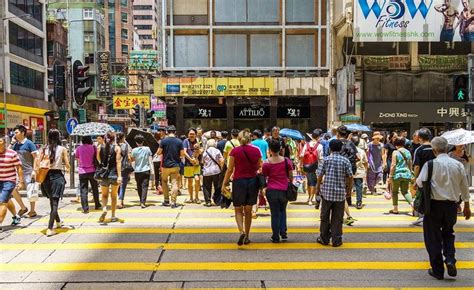 2023香港的旺角实在很有名。这里就是久负盛名的数码产品集中地——旺角的西洋菜街。那铺天盖地的霓虹灯招牌_旺角-评论-去哪儿攻略