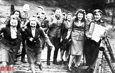 见证纳粹大屠杀！二战游击队员失踪怀表80年后物归原主|拉脱维亚|纳粹|党卫军_新浪新闻