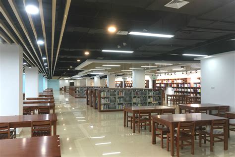 龙湖校区图书馆开放试运行-图书馆