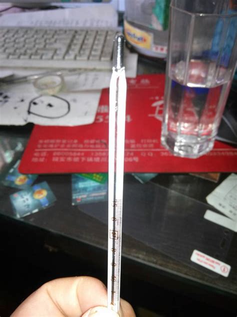 体温计发烧图片