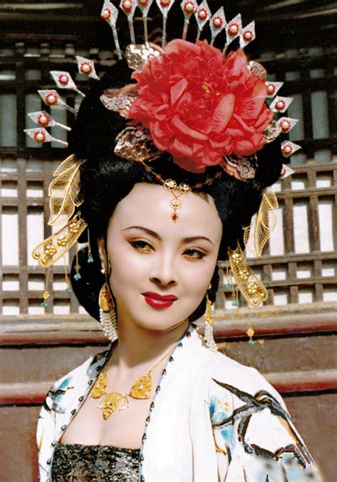 1992年周洁主演陈家林导演电影《杨贵妃》 。 #电影#