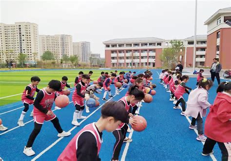 动感篮球 活力四射 ———记西城小学篮球特色操比赛_校园之窗_新沂教育