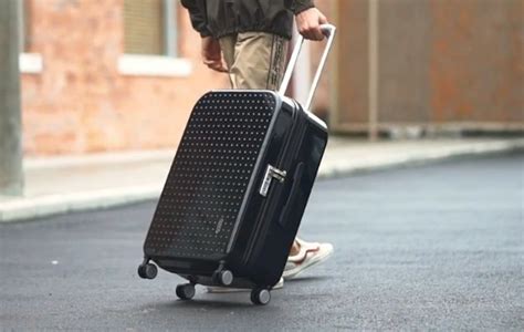 坐飞机行李箱免费托运不能超过多少斤-飞机免费托运行李箱重量限制是多少-趣丁网