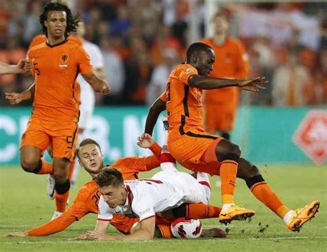 荷兰重回世界杯8强！橙衣军团战术得当，美国输得心服口服