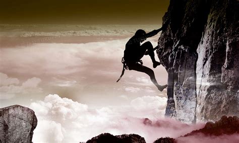 女攀登玄武岩柱高清图片下载-正版图片501457172-摄图网