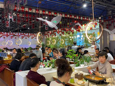 金枫设计上海前滩澜臻餐厅今日火爆开业，美食广场设计，员工餐厅设计，餐厅设计，金枫设计