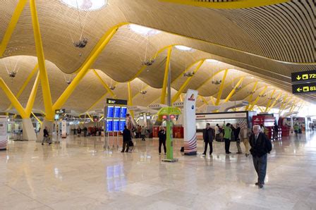 马德里巴拉哈斯机场 Madrid Barajas Airport by Richard Rogers_世界之旅