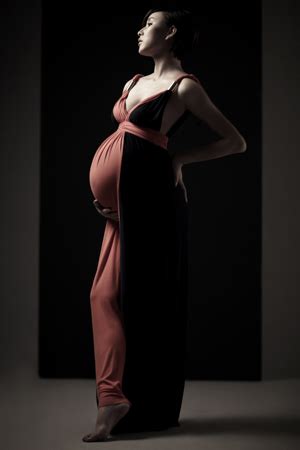 双胞胎孕妇快九个月了，身穿紧身衣，看了都羡慕！_腾讯视频