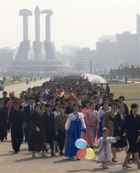 摄影师拍摄平壤街头百姓生活 体会朝鲜社会变迁(高清组图)|朝鲜|平壤|摄影师_新浪新闻