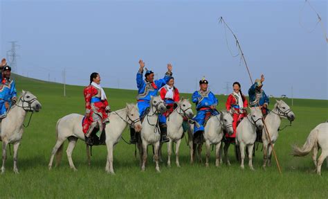 蒙古族的风俗习惯是什么：住蒙古包，献哈达（热情好客）_小狼观天下