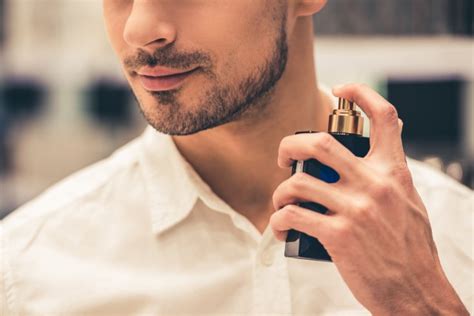 男士香水喷哪里留香最持久，男士香水的正确喷洒方法 - 3479