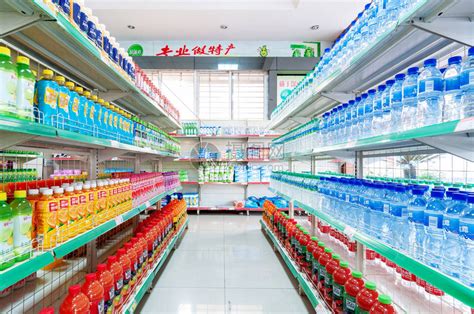 消费者在华东南昌的一家进口超市购买来自世界各地的商品高清图片下载-正版图片505351777-摄图网