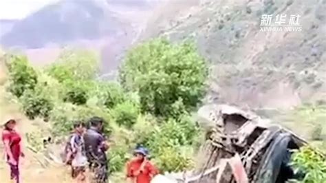 秘鲁南部一客车坠崖致24人死亡_凤凰网视频_凤凰网