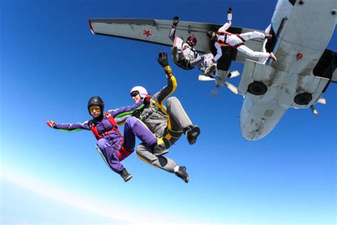 跳伞运动,一前一后,伞兵,连身服,降落伞,风,水平画幅,责任,自由,高处摄影素材,汇图网www.huitu.com