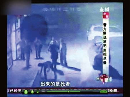 哈尔滨6名警察打死青年案视频引网友分歧_新闻中心_新浪网