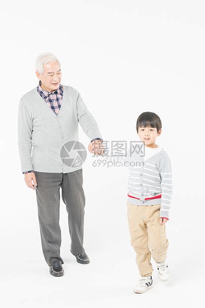 祖孙情爷爷和孙子牵手走路高清图片下载-正版图片501152735-摄图网