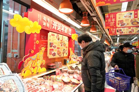 原地过年能买些啥？上海各大超市卖场为春节年货市场备齐好货