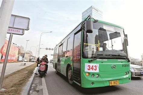武汉一地公交车速慢、等车时间长 官方回应：提速增车凤凰网湖北_凤凰网