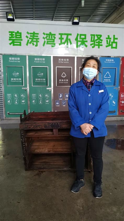 杭州高校保洁阿姨3年捡50多万财物：其中包括手机98个，电脑17台_新闻快讯_海峡网