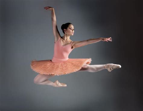 芭蕾舞十二个基本动作分别是什么？-中影人教育舞蹈学苑