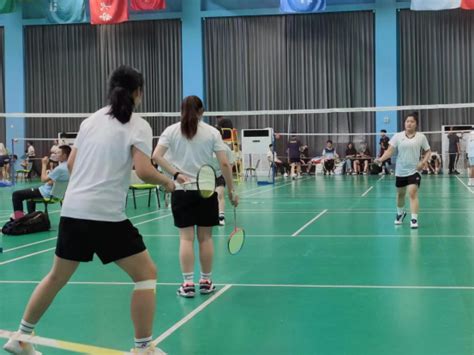 我校在河南省第十四届运动会大学生组羽毛球比赛中荣获女双冠军