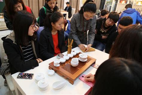 我院开展2019级茶学专业课外实践教学-河南省茶树生物学重点实验室
