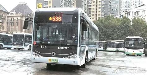 武汉战“疫”记：公交恢复运营首日，有人一上车就红了眼眶-新闻频道-西安网