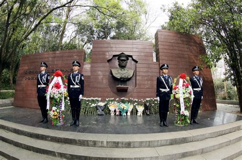 归来，以英雄的方式：第三批在韩志愿军烈士遗骸回国 - 中国军网