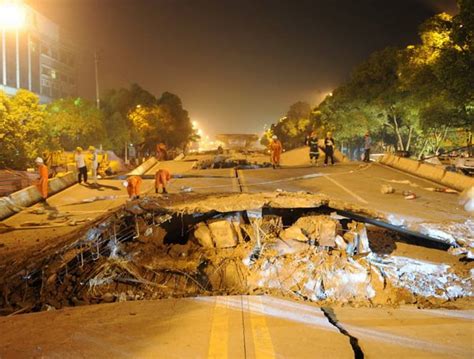 湖南株洲市区高架桥坍塌砸中22辆车[现场图集]