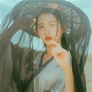 古风抽烟袋头像图片女生