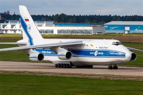 安-124运输机，俄罗斯目前能够调动的最大运输机，运送重装备专用