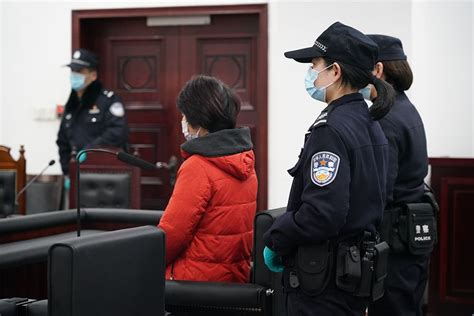 骑车违法不配合执法 张口咬伤民警被拘留 - 周到上海