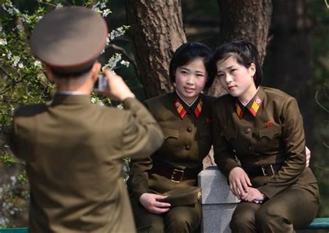 朝鲜的女兵为什么退役后无人敢娶？为了把自己嫁出去连这招都用了_科技_中国网