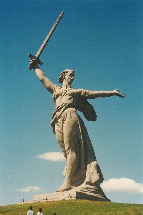苏联雕像“工人与集体农庄女庄员”的往事