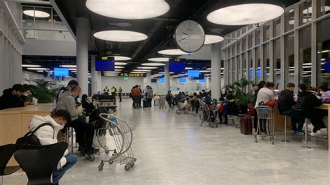 滞留丹麦哥本哈根机场乘客已入住酒店 中国驻丹麦大使馆：乘客将于15日启程回国